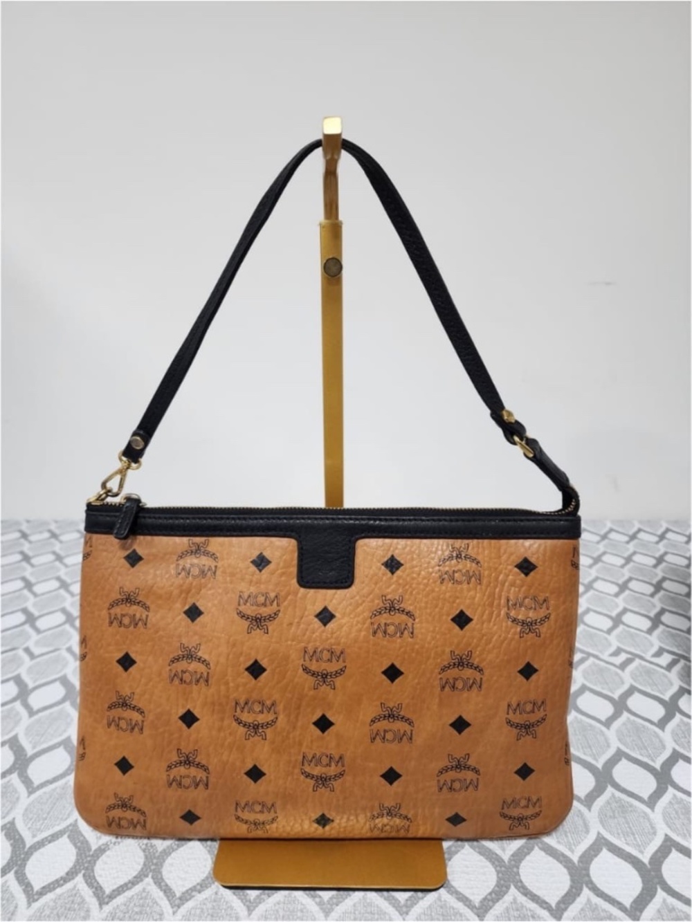 Authentic MCM Visetos Liz Shopper Pochette Cognac/Black